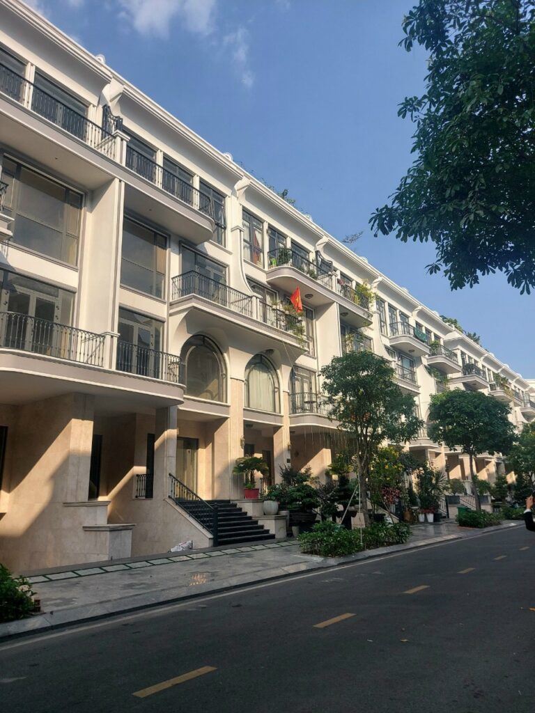 Bán nhà phố liền kề khu đông nam vạn phúc city 5
