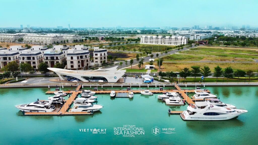 Bến du thuyền Vạn Phúc City