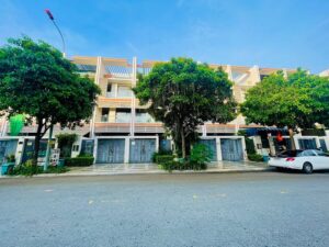 ban nha van phuc city duong lon 20m 2