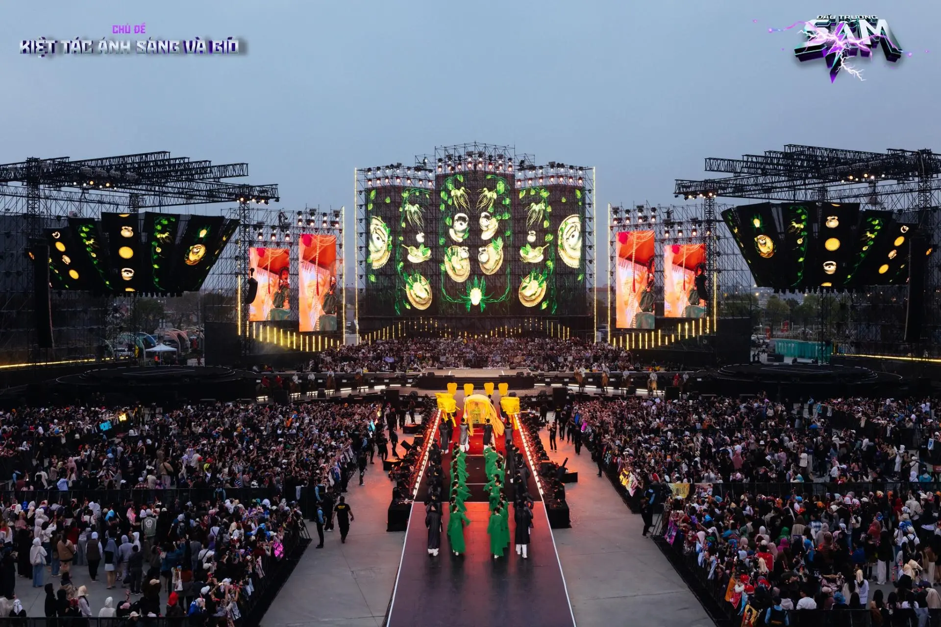 Sân khấu Tinh Hà Say Hi Concert tại Vạn Phúc City