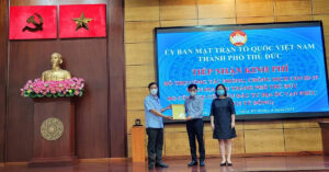 van phuc ung ho quy covid